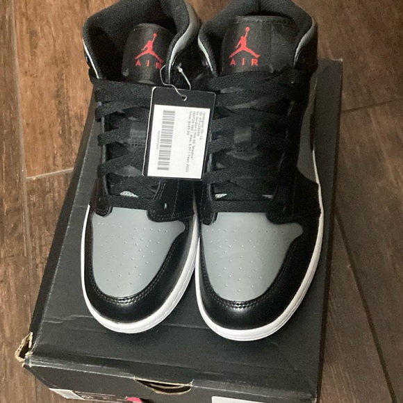 5 1/2 youth Air Jordan one mid. Shadow color way. Original price $250!!! - Picture 1 of 3